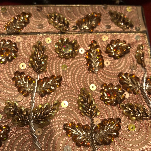 🎉 Host Pick 🎉 Vintage Inspired Beaded Bag - Picture 4 of 7